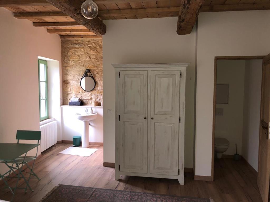 Chambre Du Tilleul - Charme, Confort Et Piscine Sigonce Buitenkant foto